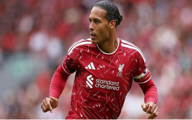 Van Dijk chính thức trở thành đội trưởng Liverpool sau khi Jordan Henderson rời CLB